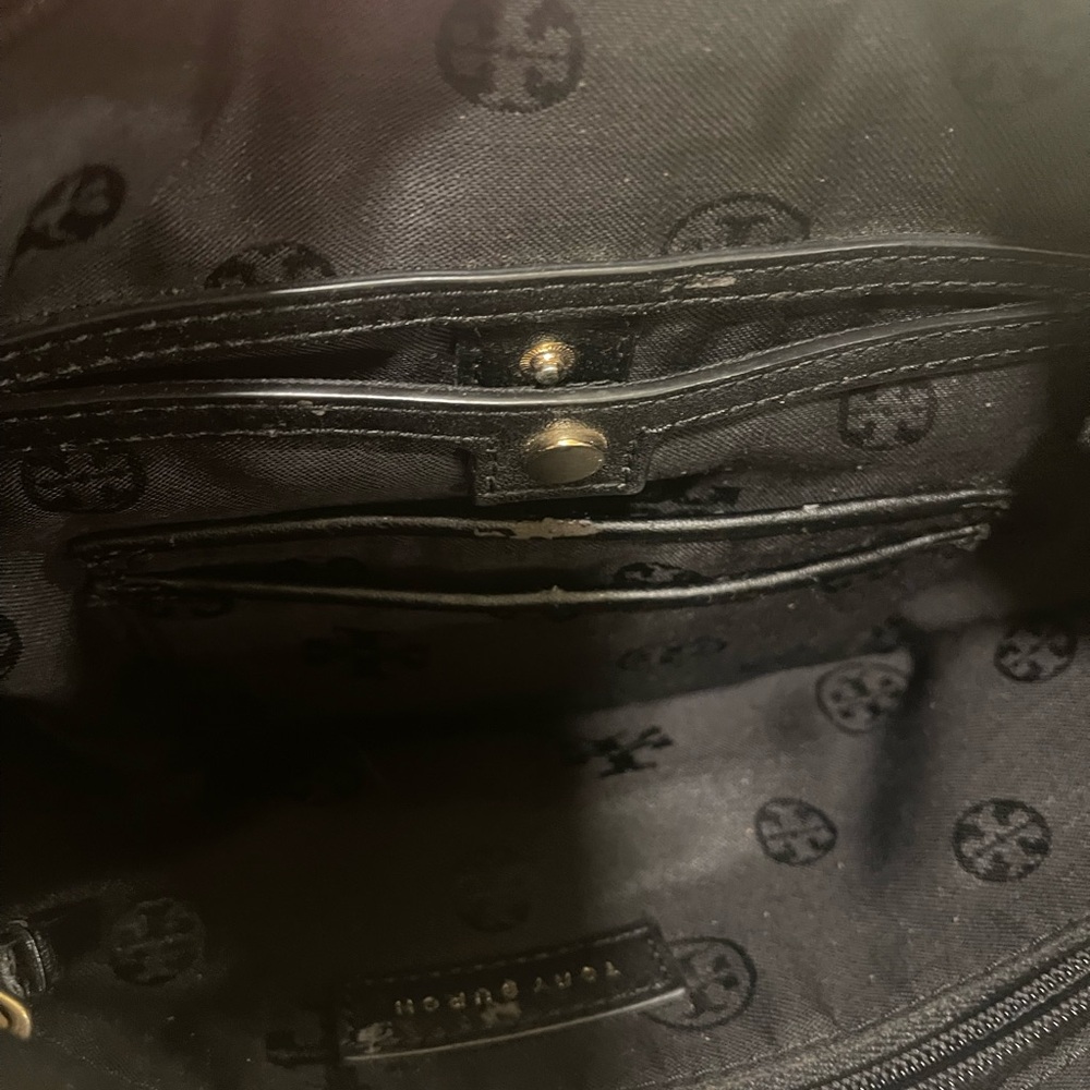 Tory Burch Black nylon crossbody Peeling on logo and around zipper - Picture 8 of 8